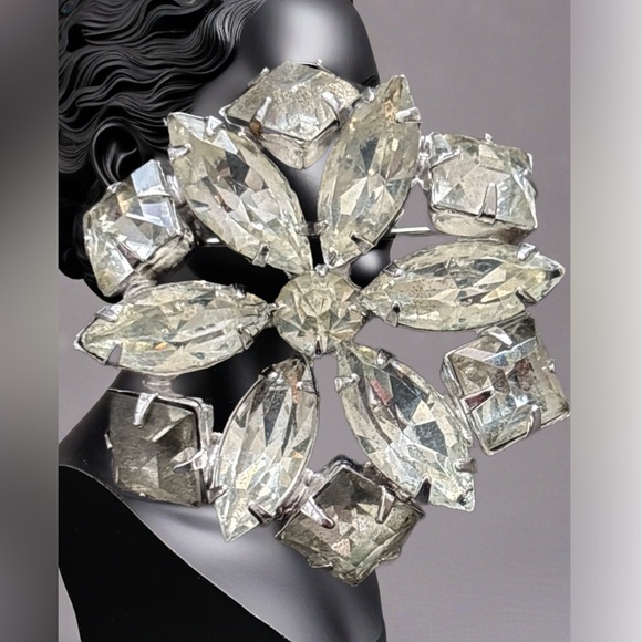 Vintage Crystal Brooch - Picture 10 of 11